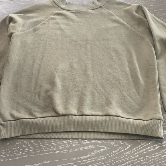 NWOT Universal Thread Olive V-Neck Sweater - Picture 3 of 3